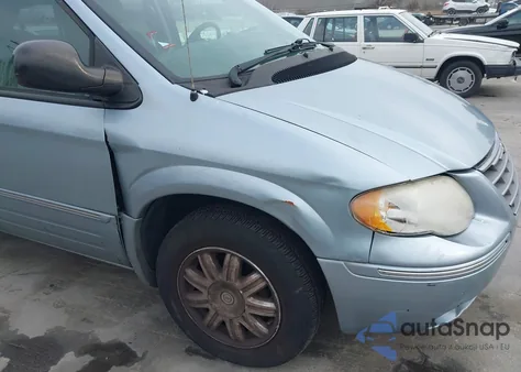 2005 Chrysler Town & Country Limited z USA, uszkodzony, nr VIN 2C8GP64L05R319265